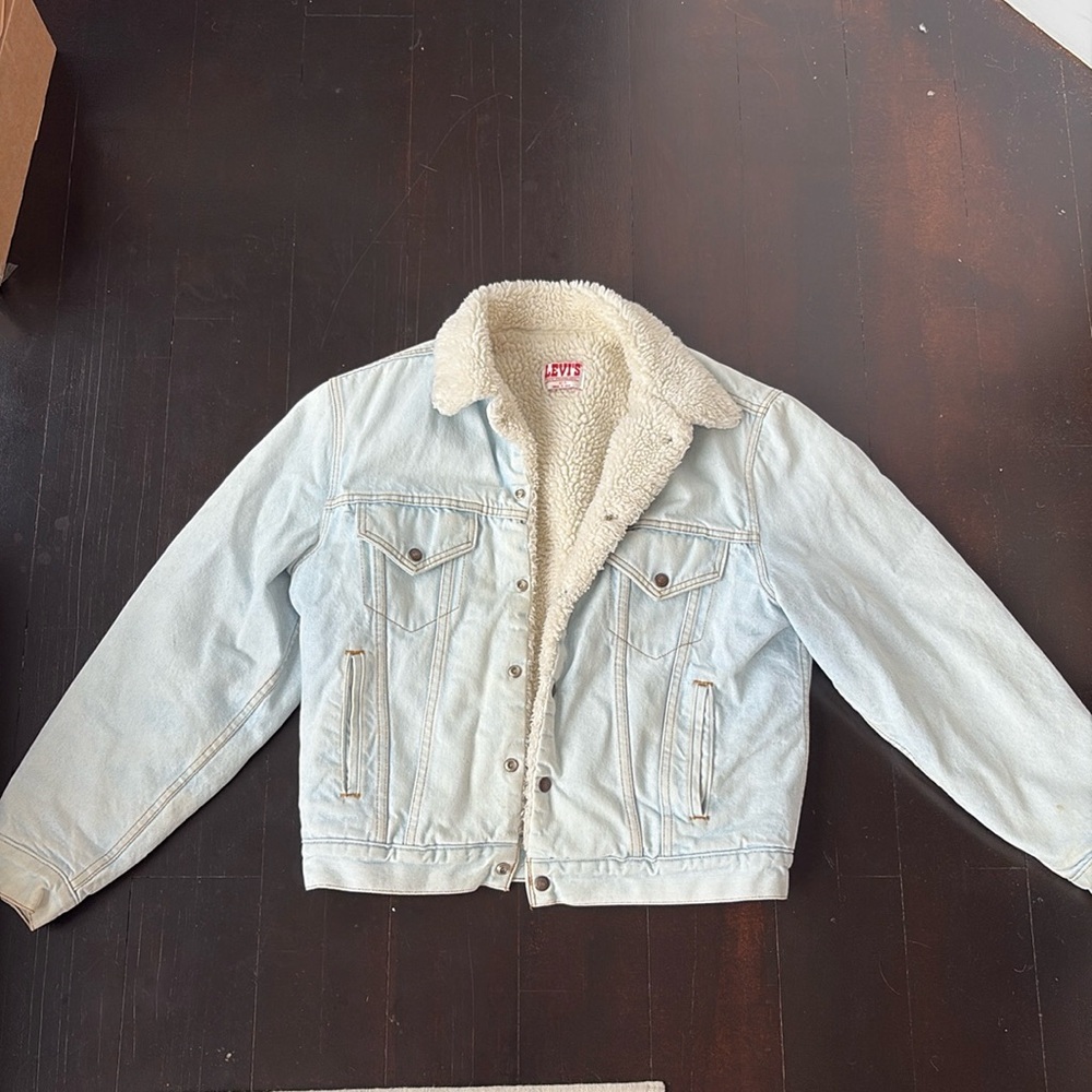 Vintage Levi San Francisco Sherpa Lighwash Jean Jacket size 40R